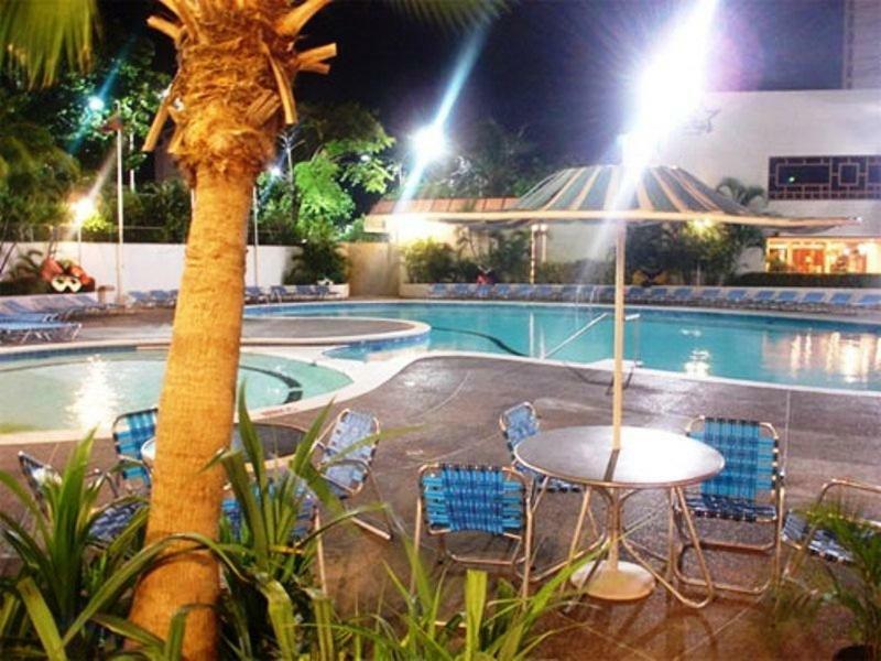 Hotel Cristina Suites Puerto La Cruz Exterior photo